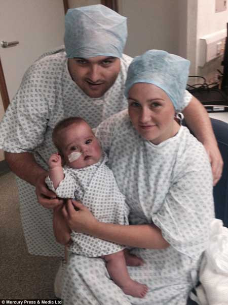 Trong một ca phẫu thuật, bác sỹ đã nói với bố mẹ em rằng, khoảng 30% khả năng bé không thể sống được.