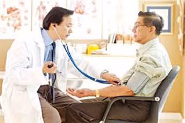 8. Kiểm tra sức khỏe trước khi phẫu thuật. Có nhiều yếu tố quyết định sự thành công của cac phẫu thuật như tuổi tác, vấn đề sức khỏe và những loại phẫu thuật mà bệnh nhân phải làm.