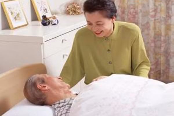 6. Hỏi ý kiến bác sỹ nếu muốn ăn hoặc uống trước ca phẫu thuật. Đây là nguyên tắc quan trọng của phẫu thuật. Tùy thuộc vào loại phẫu thuật mà bệnh nhân phải nhịn ăn uống trong một thời gian nhất định.