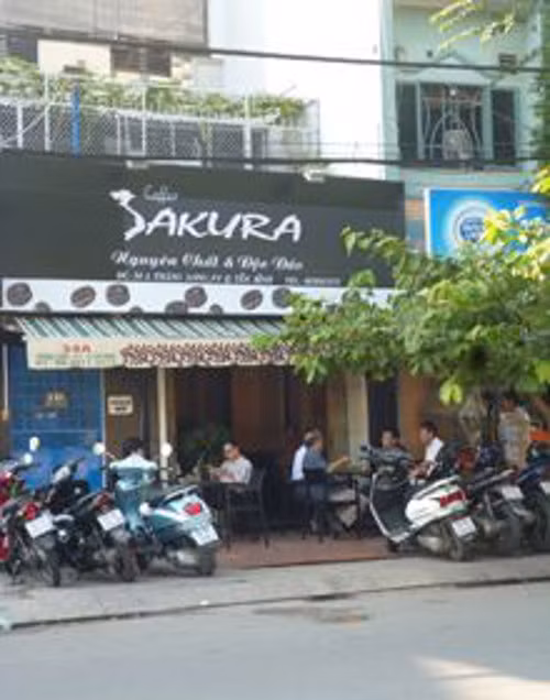 Sakura Cafe, 259 Nguyễn Hồng Đào, P.14, Quận Tân Bình. Sakura Café có 10 phòng chiếu với sức chứa từ 2 đến 15 người, được trang bị hiện đại như một rạp chiếu phim mini. Ảnh: foody