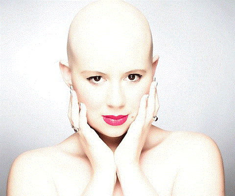 Kerry Harvey ở Chichester, West Sussex, nước Anh, có dấu hiệu đau bụng từ cuối năm 2012. Những cơn đau tiếp tục kéo dài và Kerry bắt đầu mất cảm giác ngon miệng. Ngoài ra, cô luôn cảm thấy ngứa khắp người. Trong kết quả chụp CT cuối cùng, các bác sĩ chẩn đoán Kerry bị ung thư tuyến tụy giai đoạn 4. Mầm bệnh ung thư đã lan tới gan, xương nên họ cũng không còn cách gì để cứu sống cô.