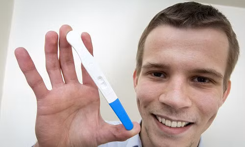 Phat hien ung thu tinh hoan bang que thu thai