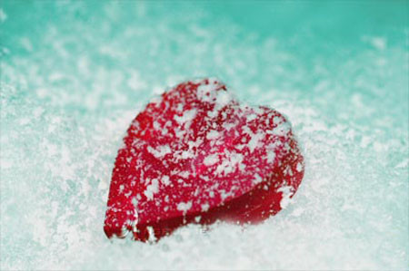 5. Thời tiết lạnh có thể kéo dài tuổi thọ. Nghiên cứu từ trường Đại Học Michigan đã phát hiện, những con giun tiếp xúc với nhiệt độ lạnh đã có phản ứng di truyền gây ra vòng đời dài hơn. Không những vậy, ở Viện Nghiên cứu Scripps cũng nhận thấy, việc giảm nhiệt độ cơ thể của chuột có thể kéo dài thời gian sống của chúng lên 20%.