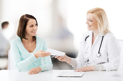 Nếu có bất cứ chế độ ăn uống hoặc chương trình tăng cân nào, hãy hỏi ý kiến chuyên gia dinh dưỡng. Bác sỹ có thể xem xét kỹ cơ địa và những loại bệnh tiền sử của bạn như tuyến giáp, ký sinh trùng sẽ khó tăng cân. Và họ sẽ đặt ra một chế độ ăn uống ổn định giúp tăng cân nhanh chóng.