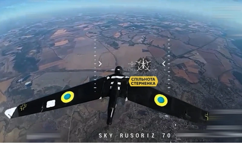 Video cho thấy máy bay không người lái trinh sát của quân Nga đã thành công tiến sâu 30 km vào khu vực tỉnh Sumy của Ukraine và phát hiện cụm thiết giáp của Ukraine ở vành đai rừng gần làng Kiyanitsa. Ảnh: Militarnyi.