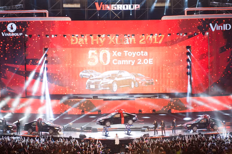 Man nhan voi man trinh dien 