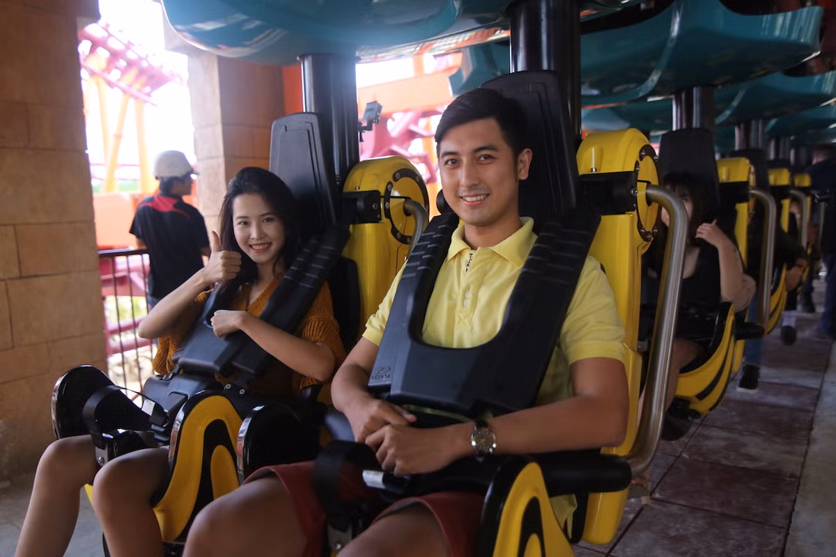 Tau luon dang treo lon nhat Viet Nam sap ra mat tai Asia Park-Hinh-2