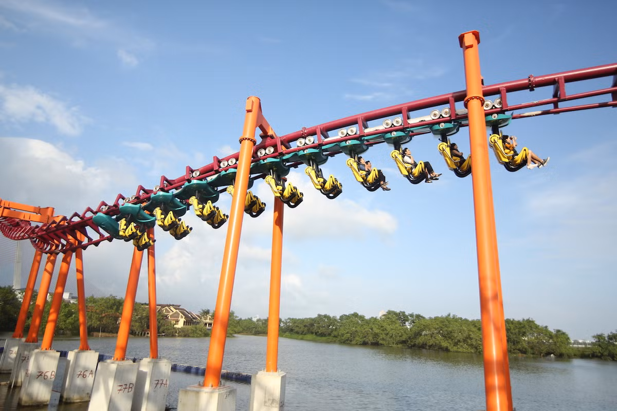 Tau luon dang treo lon nhat Viet Nam sap ra mat tai Asia Park-Hinh-5