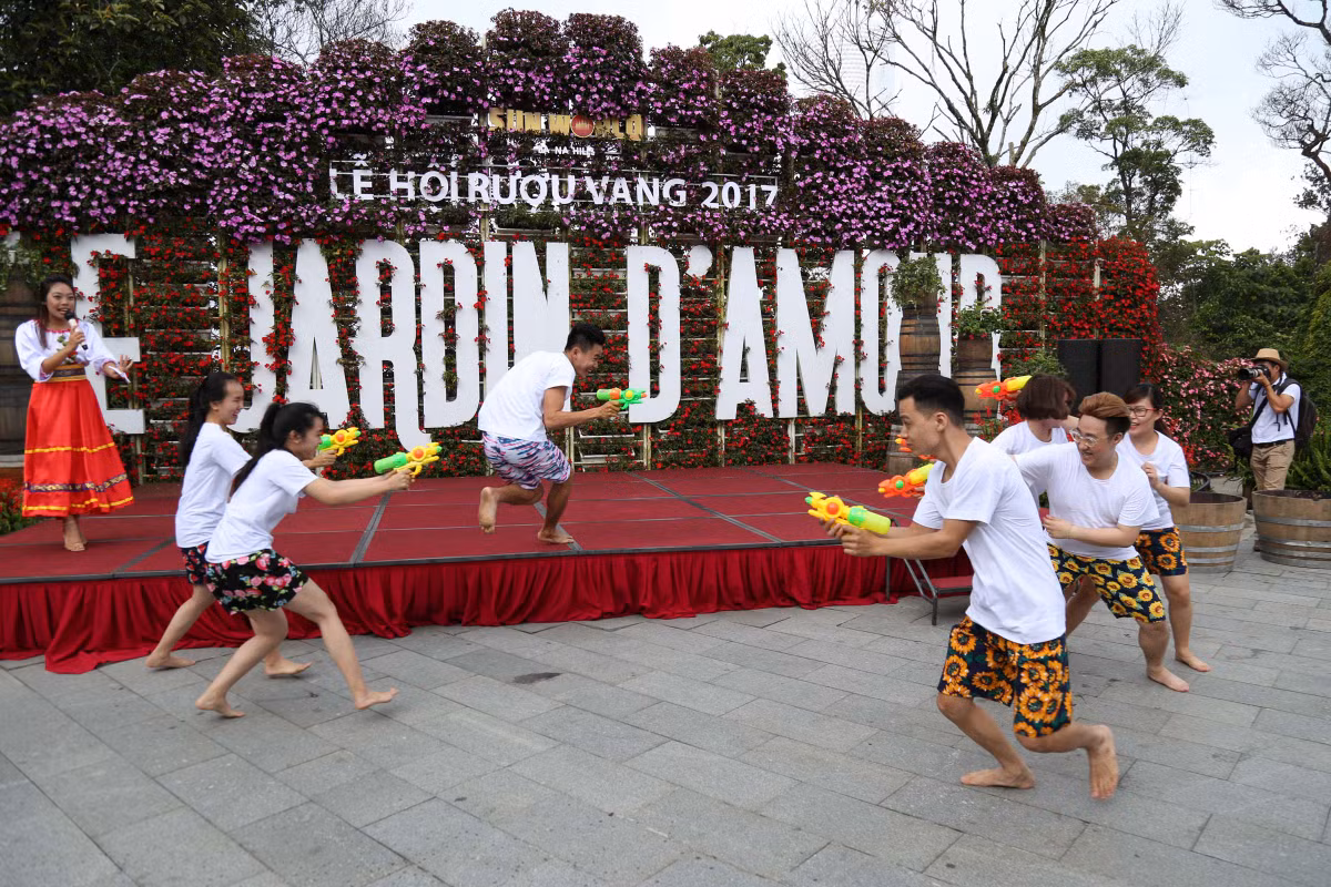 Du khach dua ep nho tai Le hoi vang Sun Word Ba Na Hills-Hinh-7