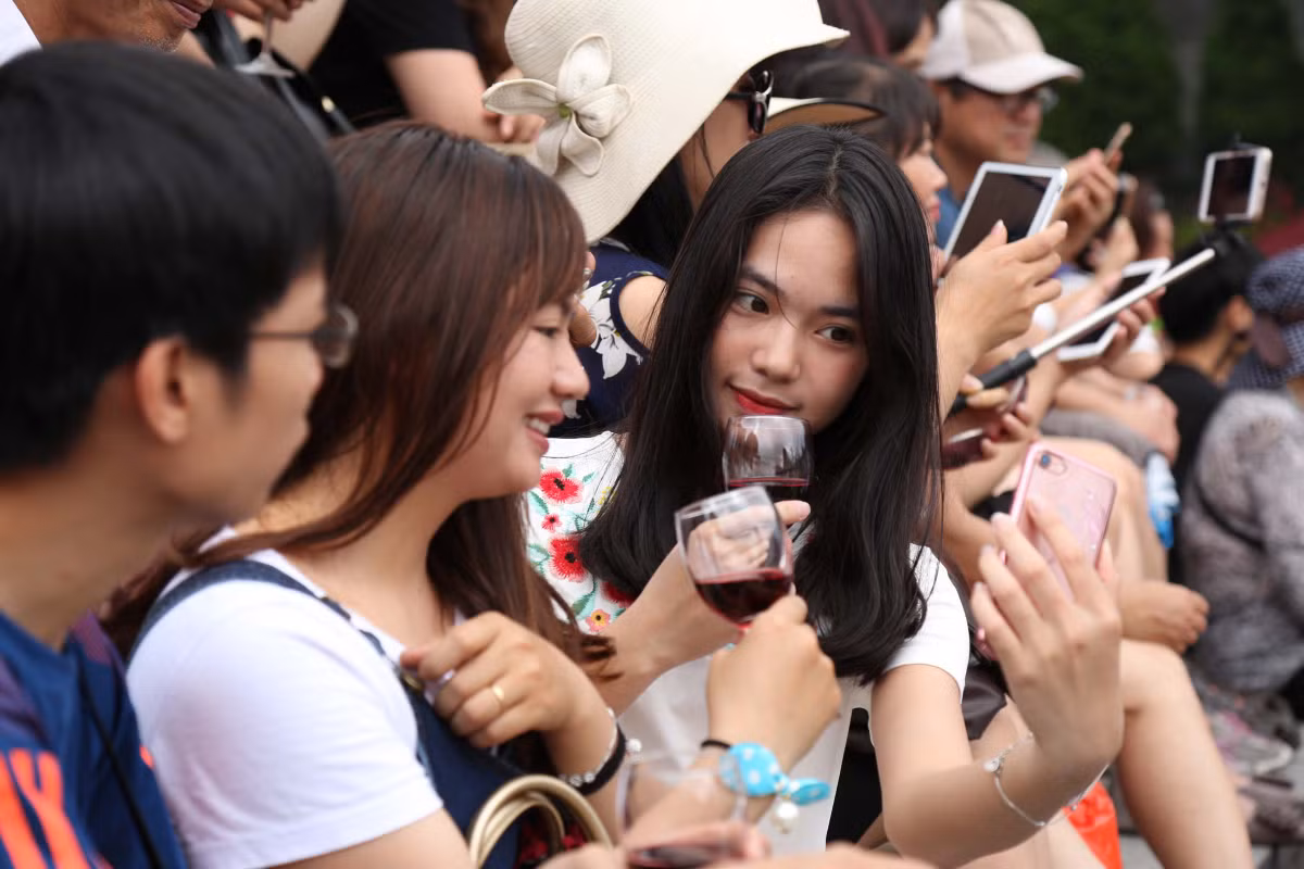 Du khach dua ep nho tai Le hoi vang Sun Word Ba Na Hills-Hinh-11