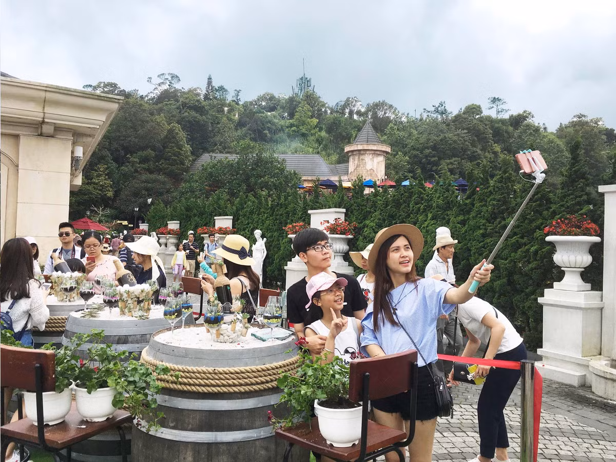 Du khach dua ep nho tai Le hoi vang Sun Word Ba Na Hills-Hinh-10