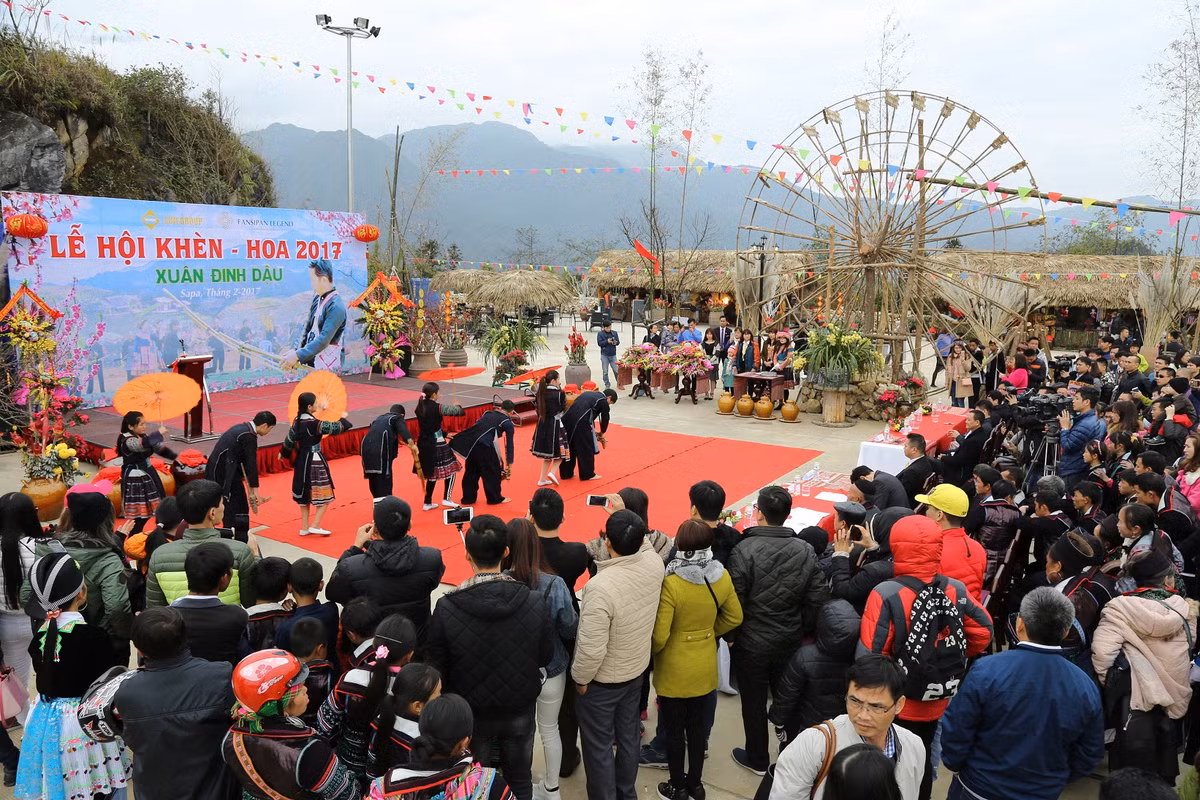 Du khach do xo tham du Le hoi khen, hoa tai Fansipan Legend-Hinh-2