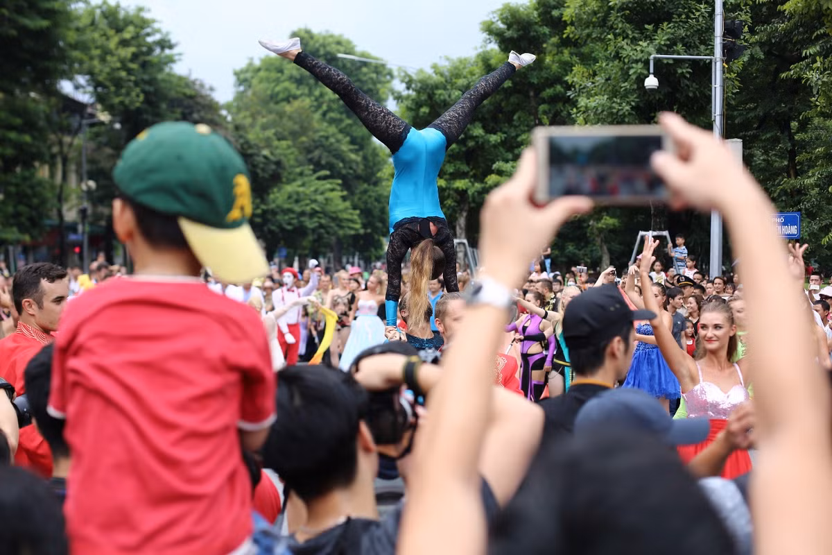 Ha Noi va buoc di moi trong cach lam du lich-Hinh-2