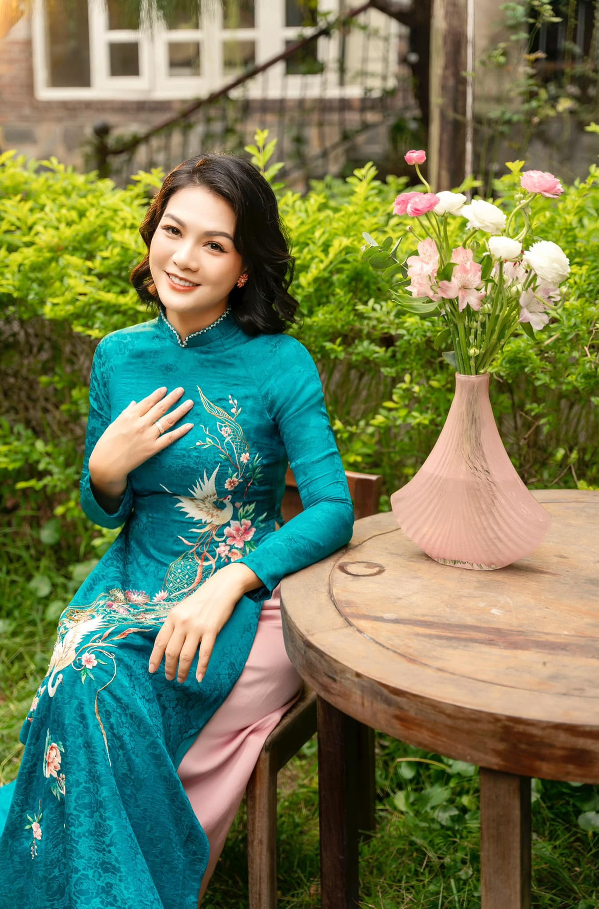 Một thời gian dài Hoàng Xuân vắng bóng trên phim để lo cho gia đình nhỏ và tập trung cho kinh doanh. Tuy vậy cô chưa từng từ bỏ nghệ thuật mà vẫn thỉnh thoảng trở lại với màn ảnh trong những vai diễn phù hợp dù chỉ là vai