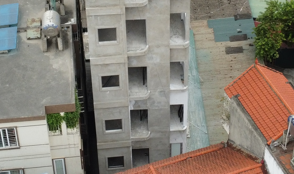 Toàn bộ phần thô của công trình đã được hoàn thiện, và khẩn trương triển khai nốt các hạng mục còn lại.