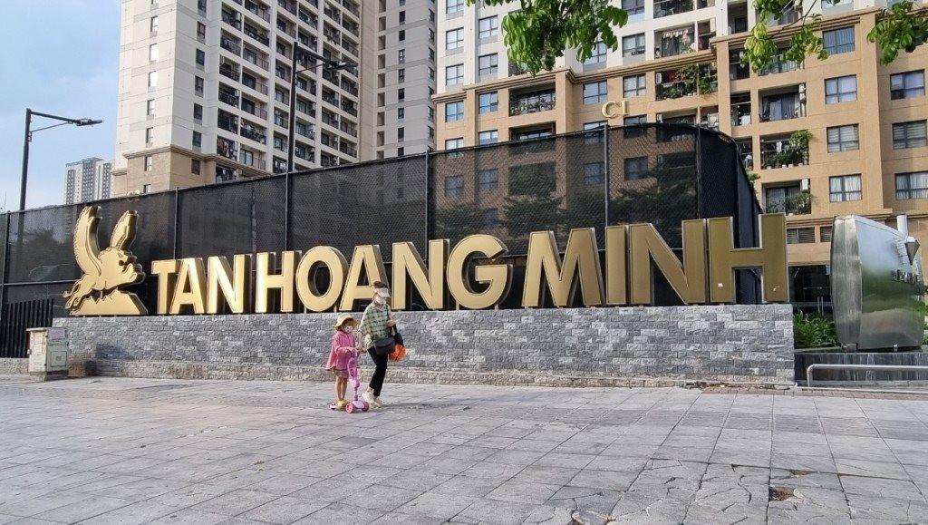 Co “quan he” voi Tan Hoang Minh, co phieu CTCP Tong Bach Hoa tang bat ngo