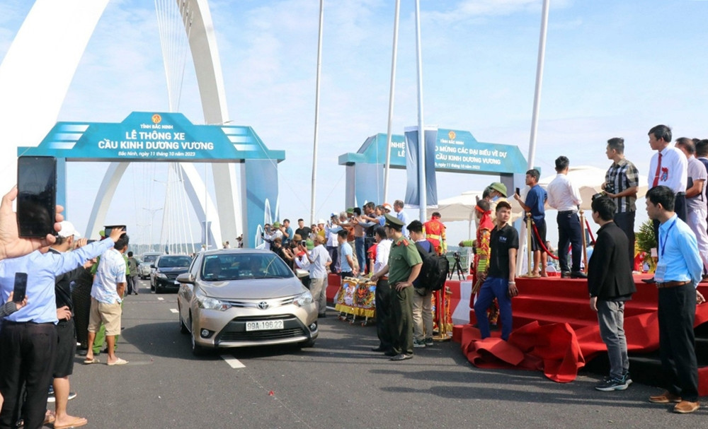 Bac Ninh: Thong xe cay cau gan 2.000 ty vuot song Duong-Hinh-2