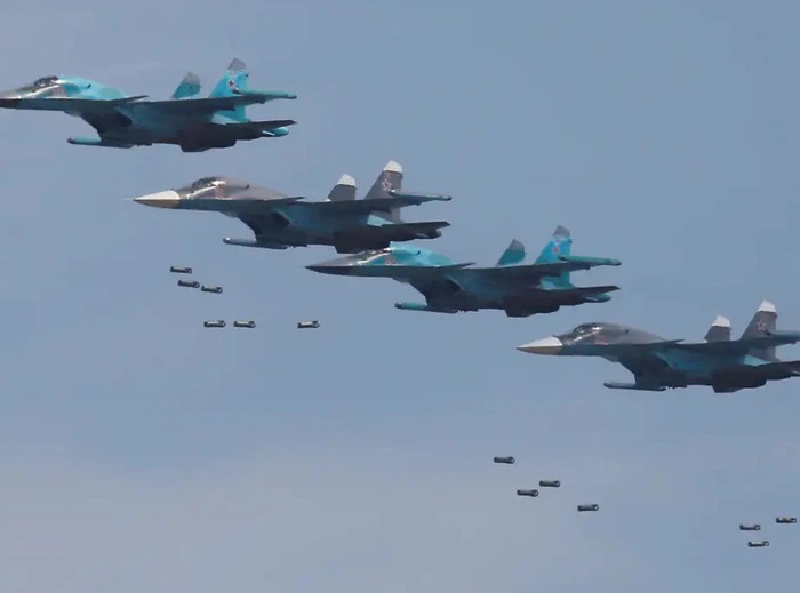 Theo báo cáo của một phóng viên ngày 8/10, chiến thuật của Quân đội Nga gần đây đã có những thay đổi lớn. Không quân Nga ngày càng bắt đầu hỗ trợ hỏa lực trực tiếp cho bộ binh tiền tuyến, điều này đã thúc đẩy đáng kể bước tiến của Quân đội Nga. Ảnh: Reuters.