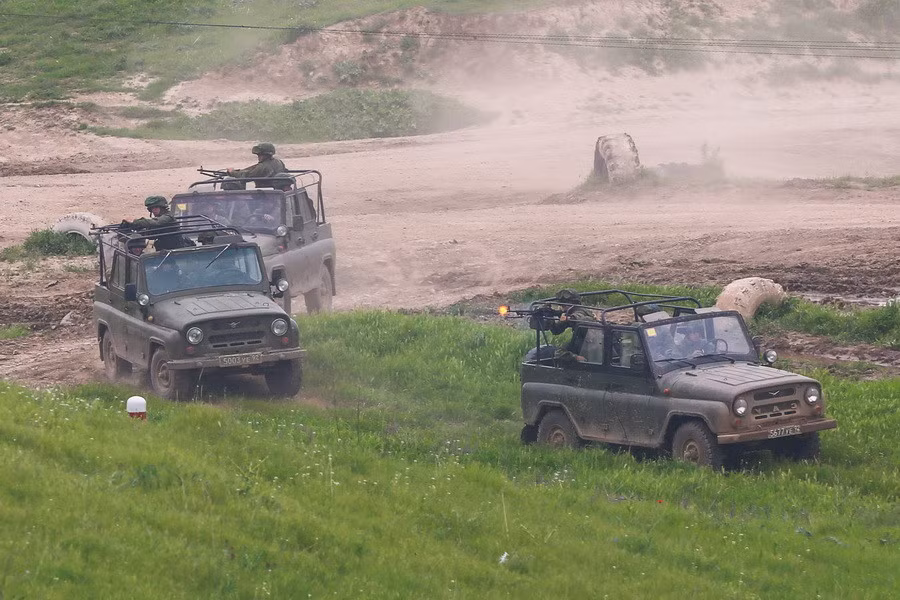 Lực lượng đặc nhiệm chống khủng bố cơ động trên các xe UAZ-469. Nguồn ảnh: Arm-Expo