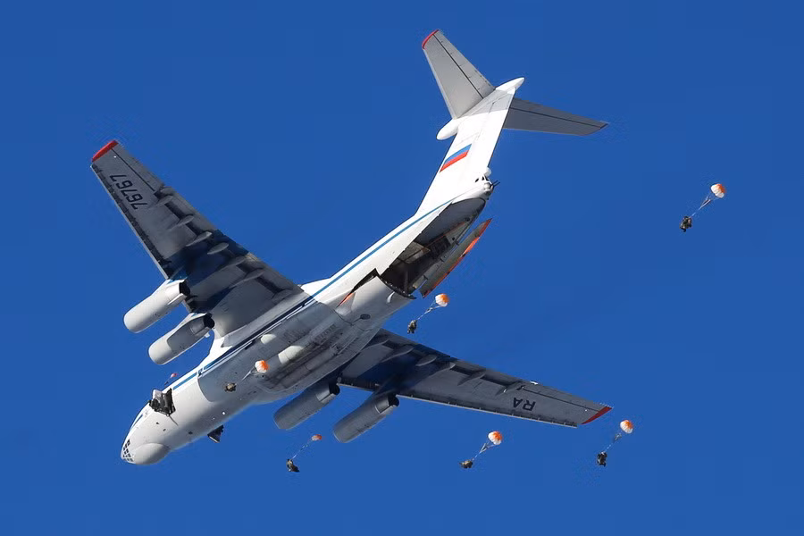 Thậm chí, Quân đội Nga còn đem cả lính dù tham gia tập trận chống khủng bố. Nguồn ảnh: Arm-Expo