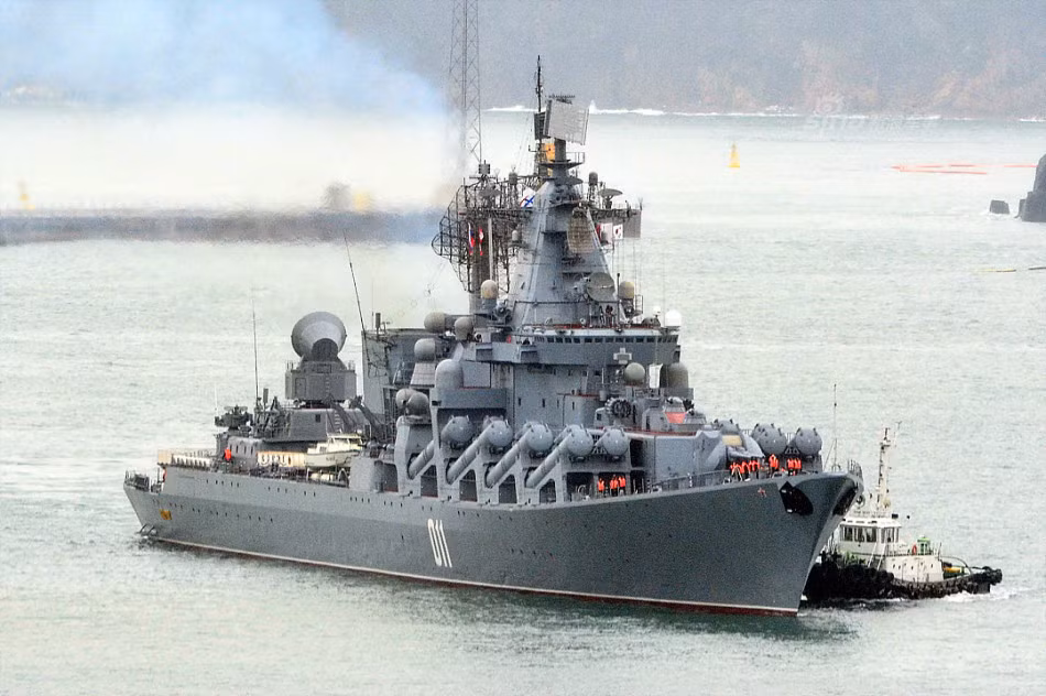 Chuyến viếng thăm của các tàu chiến Nga đến Hàn Quốc khiến cho người ta dễ liên tưởng…trong bối cảnh bán đảo Triều Tiên đang sục sôi trước việc Tổng thống Trump ra lệnh biên đội tàu sân bay USS Carl Vinson áp sát Triều Tiên. Nguồn ảnh: Sina
