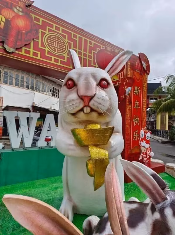 Het hon hinh anh linh vat chao nam moi o Indonesia-Hinh-2