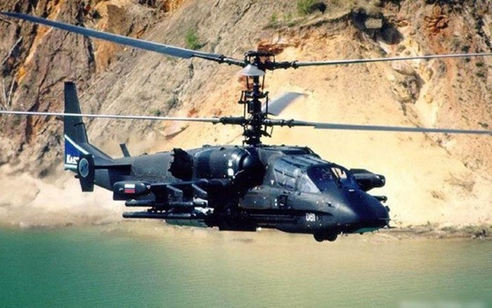 Ka-52 Alligator là bản nâng cấp tiếp theo của Ka-50 Black Shark. Nó thực hiện chuyến bay đầu tiên vào năm 1997 và được sản xuất hàng loạt từ năm 2008. Có sẵn trong các phiên bản trên đất liền và trên tàu. Tốc độ hành trình của Ka-52 vào khoảng 260 km/h.