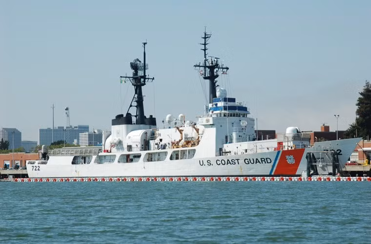 Tuy nhiên, không may, có khả năng Việt Nam sẽ không được nhận nguyên xi chiếc tàu chiến USCGC Morgenthau (WHEC-722). Bởi Mỹ vốn có “truyền thống” tháo gỡ nhiều loại khí tài chiến đấu trên các tàu chiến cũ, bán lại cho các quốc gia khác theo chương trình vũ khí thặng dư. Nguồn ảnh: Wikipedia