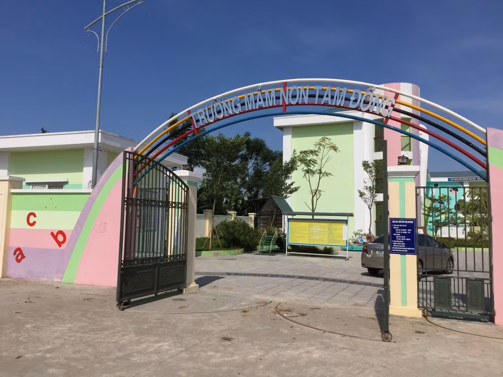 Hieu truong truong Mam non Tam Dong bi to tho o: Giao vien len tieng