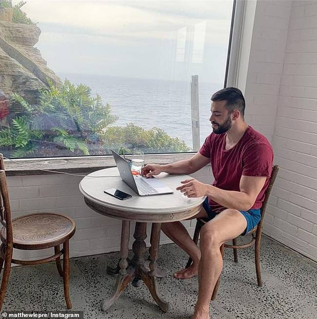 Mặc dù, mẹ của Matthew muốn con học ngành nha khoa nhưng anh lại có giấc mơ khác.