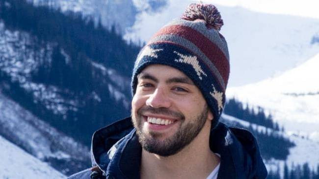 Trong khi rảnh rỗi, Matthew Lepre dành thời gian nghiên cứu cách khởi nghiệp một doanh nghiệp thương mại điện tử.