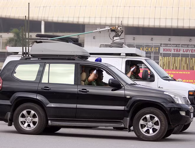 Xe chỉ huy và tác chiến điện tử của CATP Hà Nội