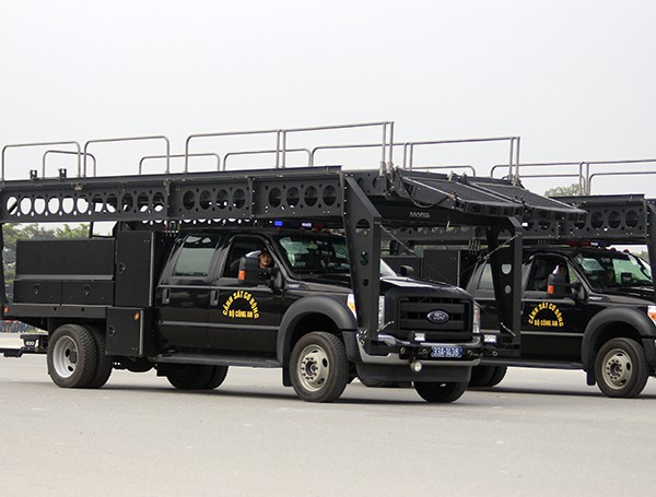 Siêu xe Ford F550 Super Duty chống bạo động