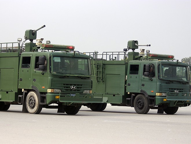 Xe chuyên dụng với vòi phun nước chống biểu tình, giải tán đám đông