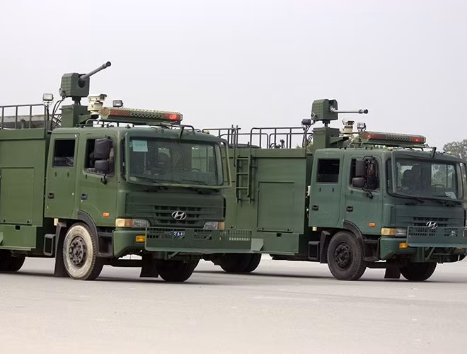 Xe chuyên dụng với vòi phun nước chống biểu tình, giải tán đám đông