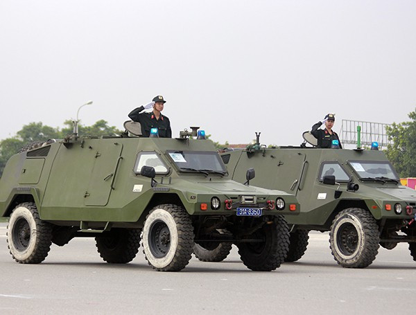 Xe bọc thép RAM-2000 (ZAAM) nhập khẩu nguyên chiếc từ Israel. Xe được trang bị một đại liên 12,7mm và 2 súng máy 7,62mm, xe có nhiệm vụ chống khủng bố, giải cứu con tin