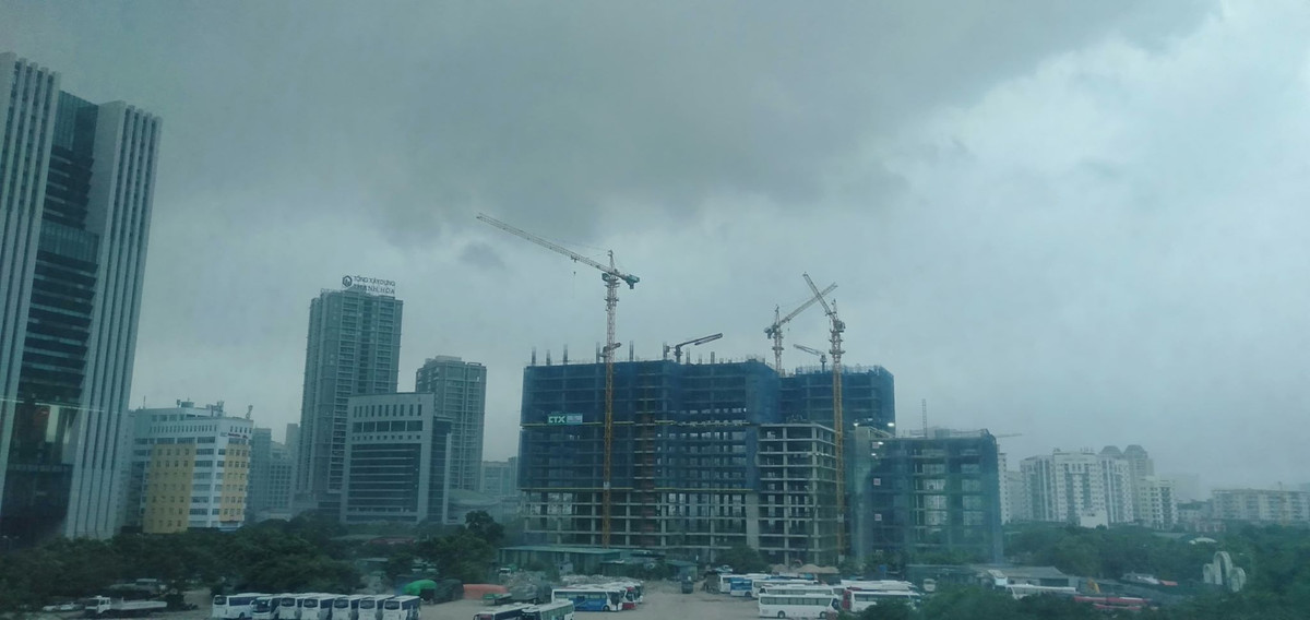 Hiện tượng mưa dông này được Trung tâm dự báo khí tượng thủy văn Trung ương dự báo kéo dài trong vài ngày tới.