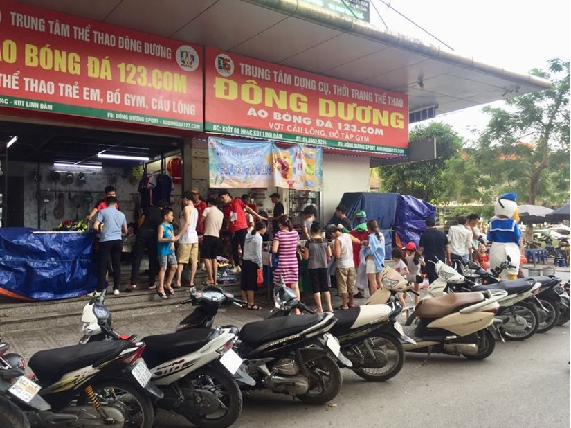 Ngoài chợ cóc vỉa hè, những quầy ki ốt tại bán đảo Linh Đàm cũng góp phần làm xấu đi bộ mặt đô thị của phường Hoàng Liệt và Thủ đô Hà Nội.