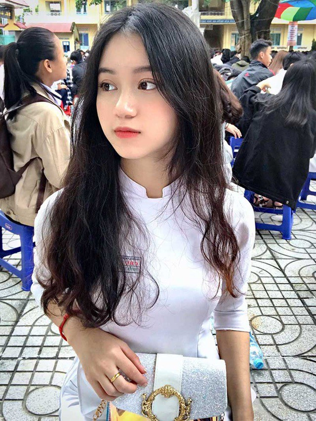 Em cũng vô cùng bất ngờ khi mọi người lại quan tâm em nhiều đến vậy, em cảm thấy vui hơn là phiền”.