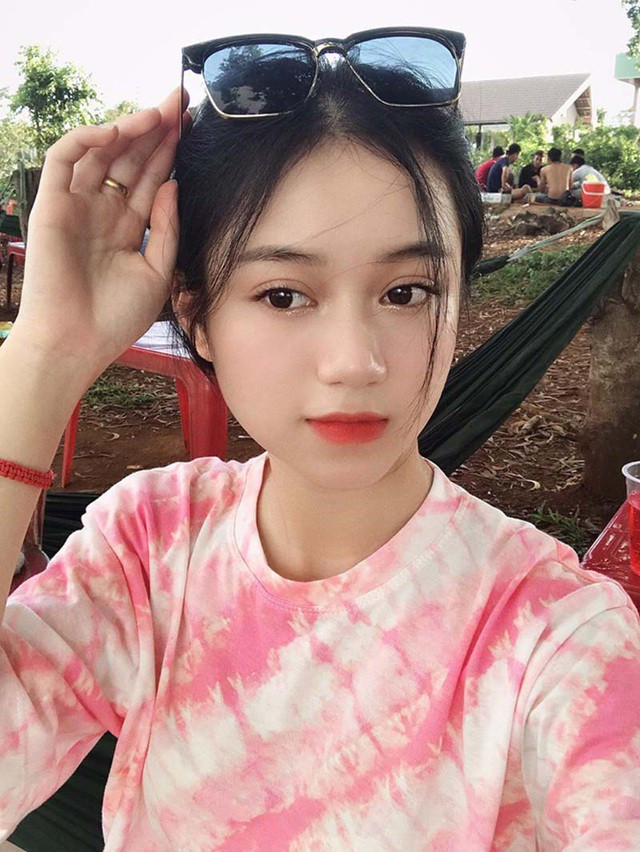 Kim Oanh cho biết: “Em hạn chế uống nước ngọt có màu, thêm nữa là ăn nhiều rau và uống nhiều nước. Vì đang tuổi dậy thì, em không thích những nốt mụn trên mặt và ăn điều độ để có vóc dáng cân bằng”. Ở nhà ba mẹ Kim Oanh thường gọi cô bạn là Thơ, lý giải về điều này Oanh bộc bạch: “Ba mẹ kể rằng hồi nhỏ em rất hay khóc nhè và mè nheo nên gọi là Tiểu Thơ, nhưng gọi tắt là Thơ”.