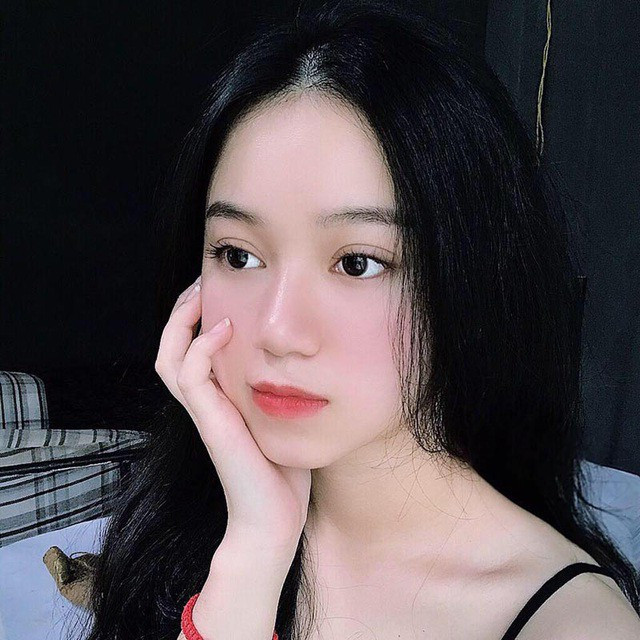 Kim Oanh sở hữu lực học khá, hiện giữ chức lớp phó học tập của lớp. Cô bạn cũng thường xuyên tham gia tích cực các hoạt động chung và luôn được lòng mọi người xung quanh bởi sự nhiệt tình, thân thiện. Oanh vẫn chưa quyết định được sẽ theo học ngành, trường gì trong tương lai nhưng cô bạn mong muốn sẽ ra Hà Nội để học tập.