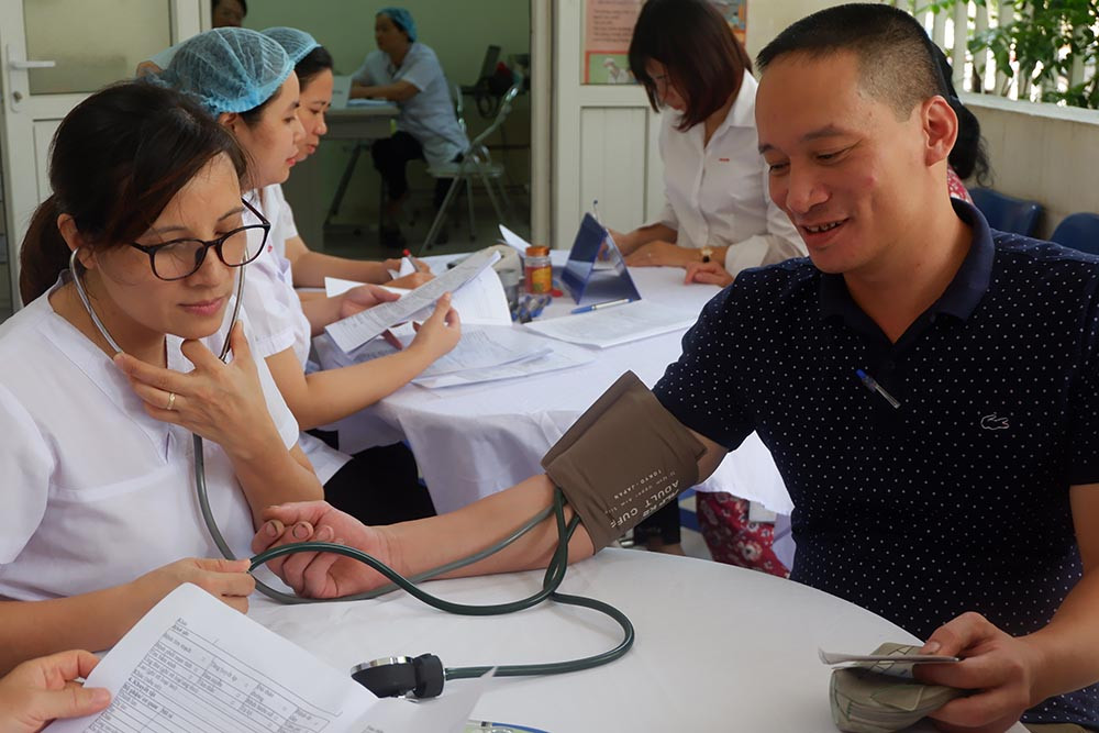 So sánh với các tiêu chuẩn khuyến cáo của WHO và châu Âu, Mỹ và Canada cho thấy: Trong khoảng từ hàng rào đến khoảng cách 200m, các mẫu hấp thụ thủy ngân đều có giá trị nằm trong ngưỡng khuyến cáo của WHO và châu Âu (ngưỡng ảnh hưởng đến sức khỏe con người tại khu vực đô thị). 