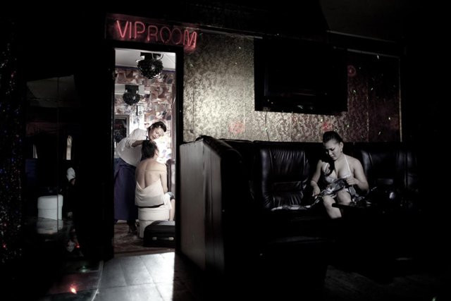 Nguoi chuyen gioi o Mong Co bi ky thi, hat hui the nao?-Hinh-4