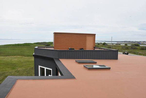 Can nha view ra bien cuc dep duoc lam tu 6.000 chai nhua-Hinh-6