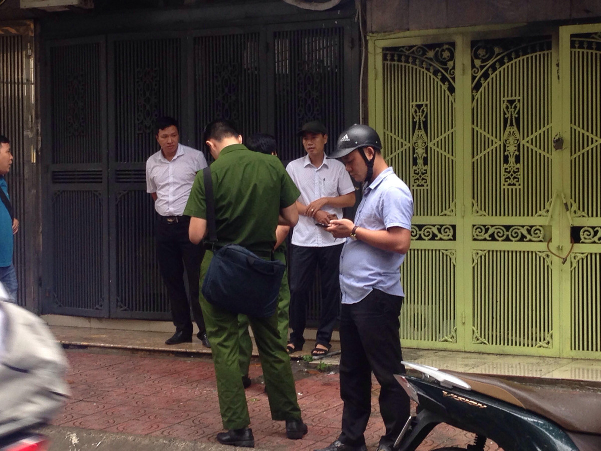 Ngay sau khi nhận được tin báo của người dân, cơ quan chức năng đã phối hợp kịp thời để khống chế đám cháy. Hiện tại, đám cháy đã được dập tắt hoàn toàn, rất may sau vụ cháy không có thương vong gì về người, tài sản bị hư hỏng nhẹ.