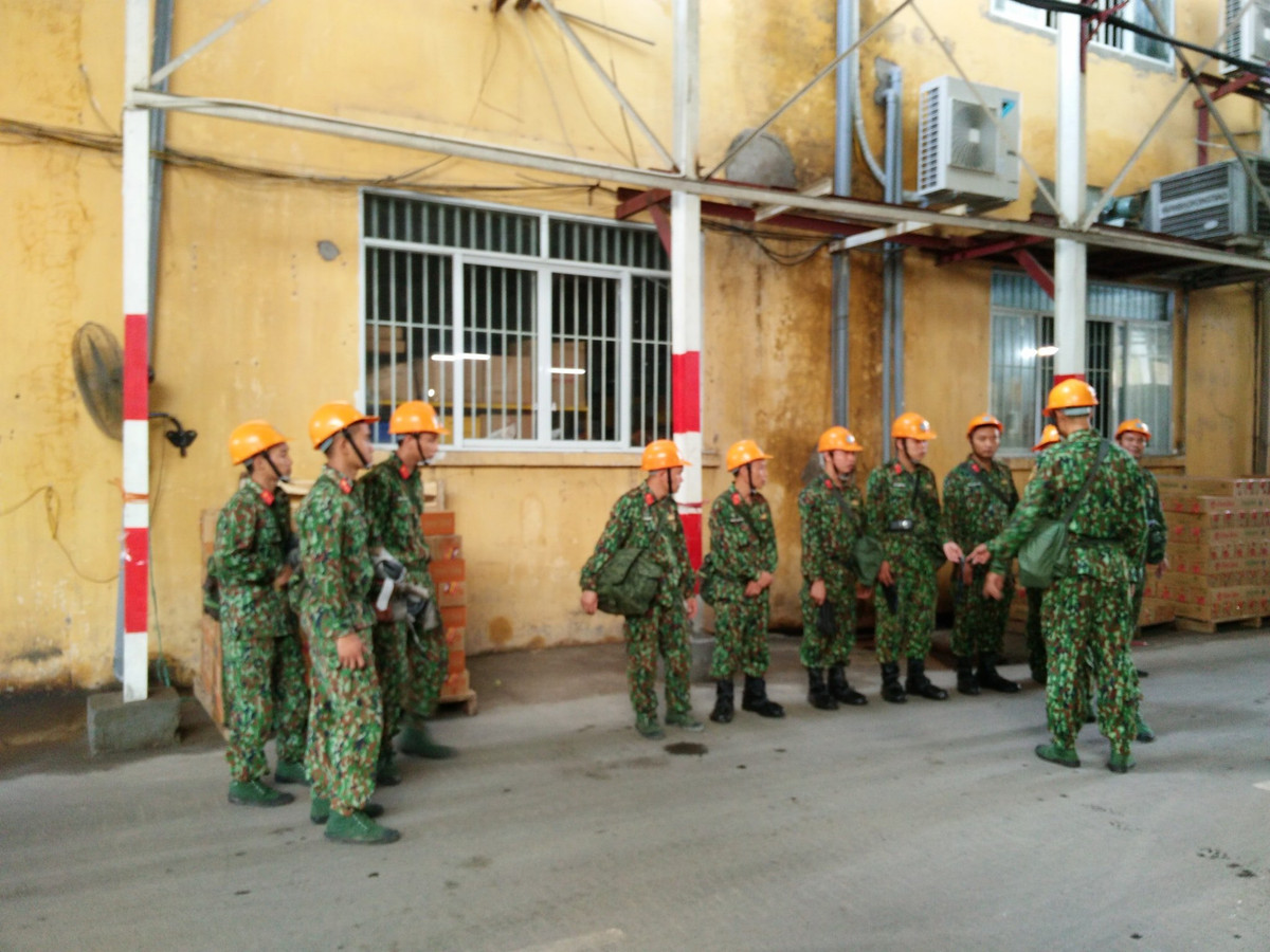 Theo nội dung đã thống nhất, Công ty Urenco 10 sẽ tiến hành thu dọn mặt bằng khu vực cháy để Viện Hóa học môi trường quân sự tiến hành công tác cô lập và xử lý hơi thủy ngân trong khu vực kho cháy trong ngày hôm nay.