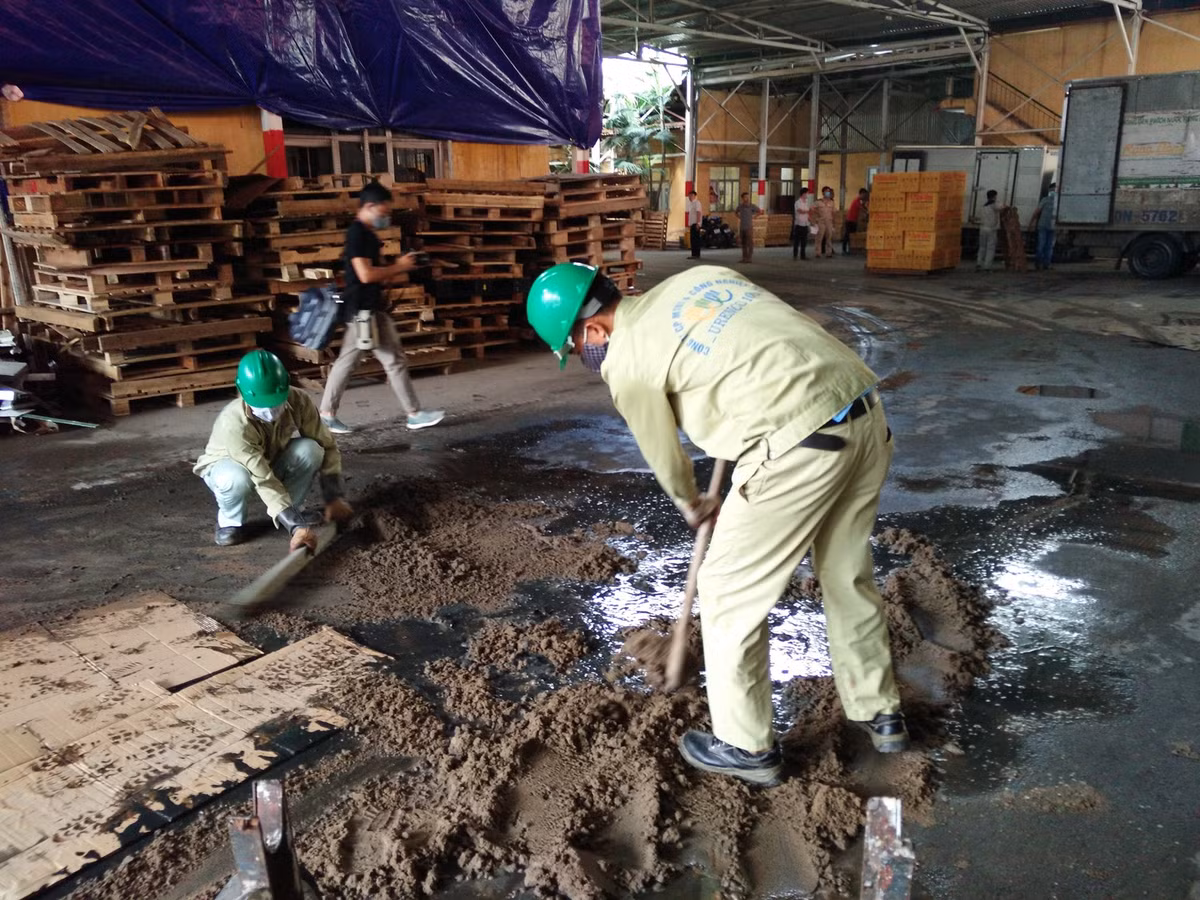 Đây là đơn vị tiến hành giám sát toàn bộ quá trình thu gom, xử lý rác thải và tẩy độc. Việc thu gom chất thải đưa đi xử lý phải đảm bảo an toàn, dự kiến hoàn thành trước ngày 15/9.