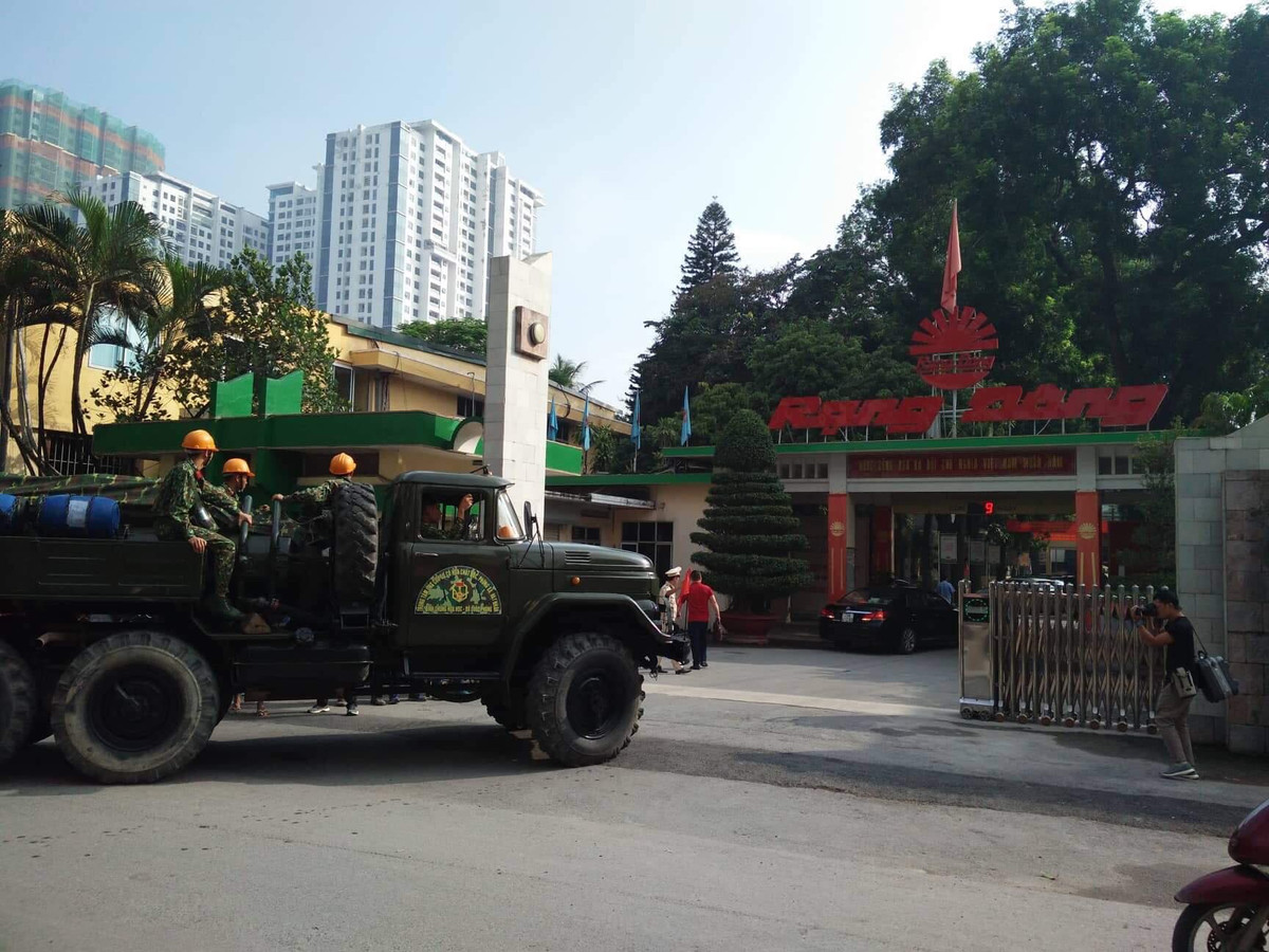 Ngay sau đó, đơn vị đã làm việc với lãnh đạo công ty để triển khai các phương án thu dọn hiện trường và tiến hành tẩy độc khu vực nhà xưởng, kho hàng bị cháy, được phong tỏa từ ngày 29/8 đến nay.