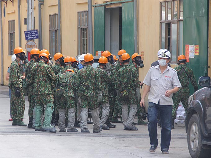 Trao đổi với báo chí tại hiện trường, đại diện Bộ Tư lệnh Thủ đô khẳng định bên trong nhà máy Rạng Đông đã an toàn.