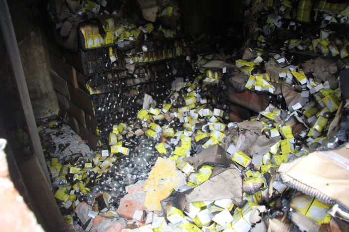 Hiện trường tan hoang sau hoả hoạn tại Công ty Rạng Đông.